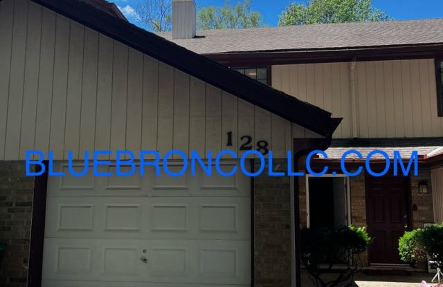 Great price for 2 bedroom townhome, spacious with large closets photos photos