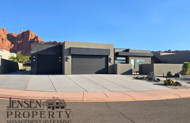 Luxury 4 Bedroom Home in Gated Community - 643 East South Wall Circle, Ivins, UT 84738