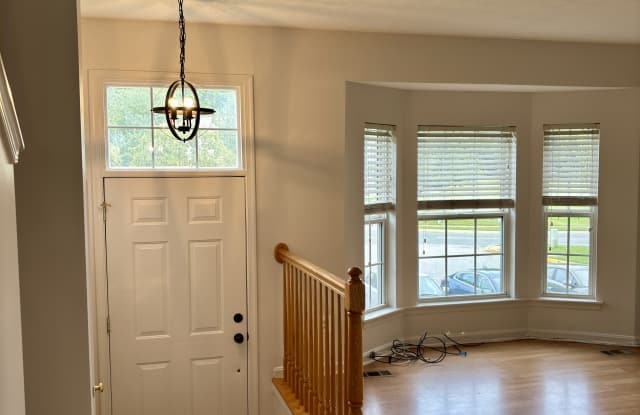 526 Harbour Ct Gallery 3