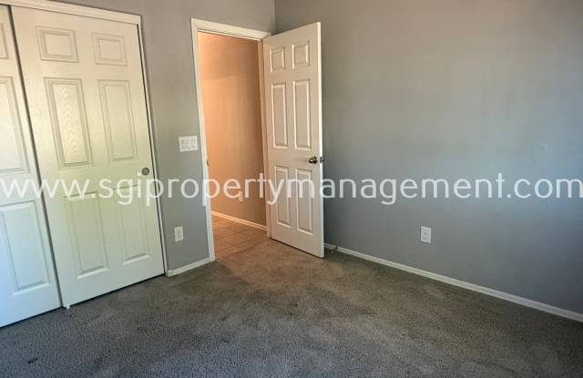 3214 N Pleasant View Ln Gallery 2