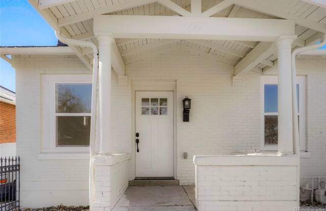 Spacious 2 Bed 2.5 Bath in the heart of Baker! photos photos