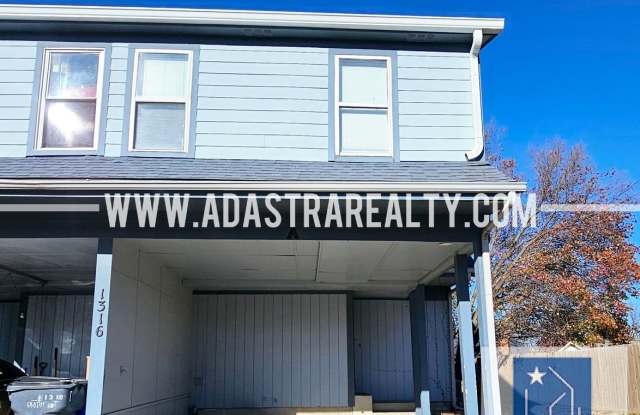 Nice 3 bed 1.5 bath townhouse in Olathe-Coming SOON!! photos photos