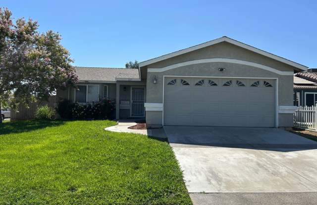 Bright  Comfortable 4 Bed, 2 Bath Home on a Prime Corner Lot photos photos