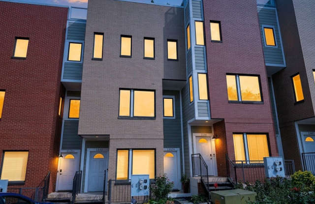 Townhome Style Condo with Parking Gallery 1