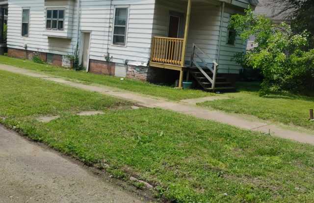 1401 West Adrian G. Hinton Avenue photos photos