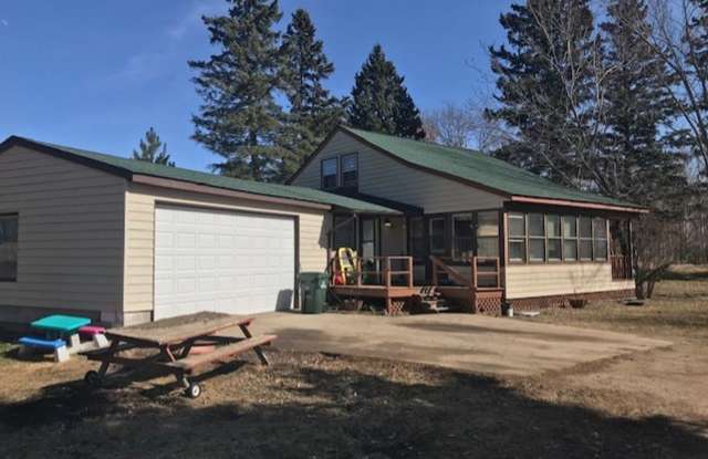 4 Bedrooms, 2 Bathrooms Single Family Home in Crosslake, MN w/3 season porch photos photos