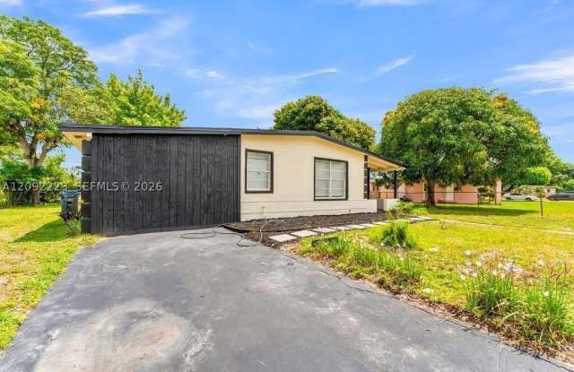 3411 NW 5th Ct Gallery 2