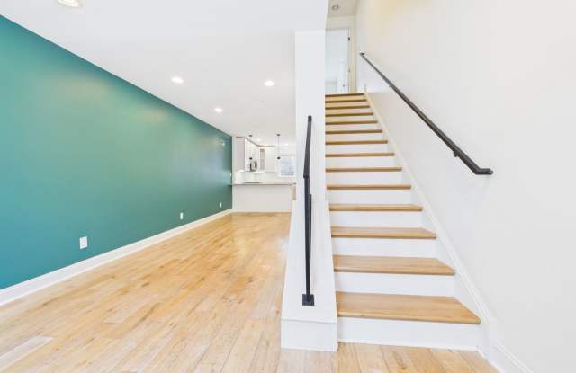 2 bedroom, 2 bathroom house with backyard Gallery 4