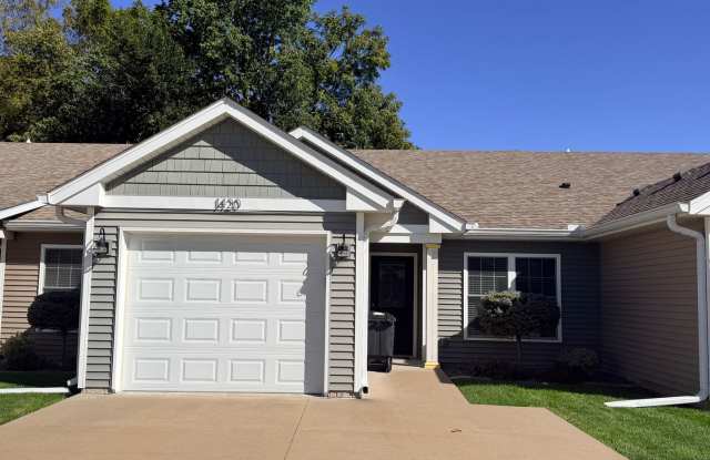 Charming 2-Bedroom Home with Garage in Convenient Moline Location Gallery 1