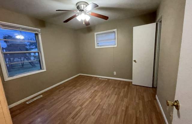 730 S 68th Ave – 3 Bed/1 Bath in Elmwood Park | All One Level, Large Backyard, Off-Street Parking Gallery 4