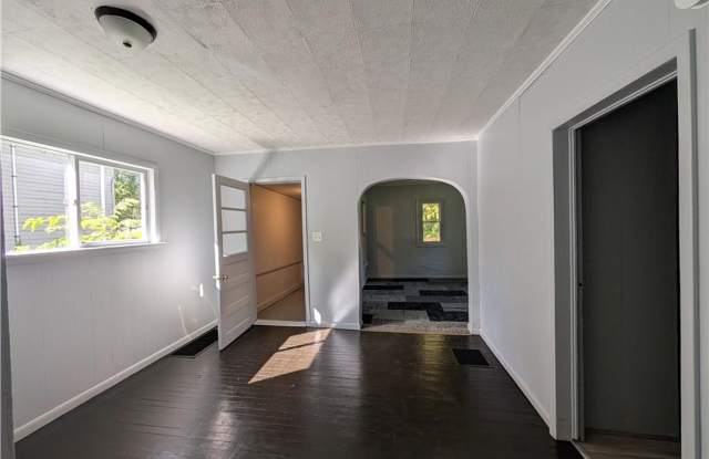 Renovated 3 Bed Rental Gallery 3