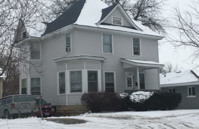 209 N Hickory St 2 - 209 North Hickory Street, Joliet, IL 60435 209 N Hickory St 2 - 209 North Hickory Street, Joliet, IL 60435