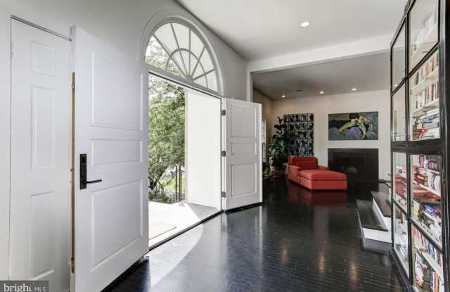 7221 ARMAT DR Gallery 3