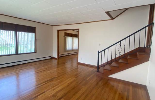 2 bed 1 bath duplex. Less than 3 miles from OIT and Sky Lakes. Geothermal heat, and attached garage AVAILABLE NOW! photos photos
