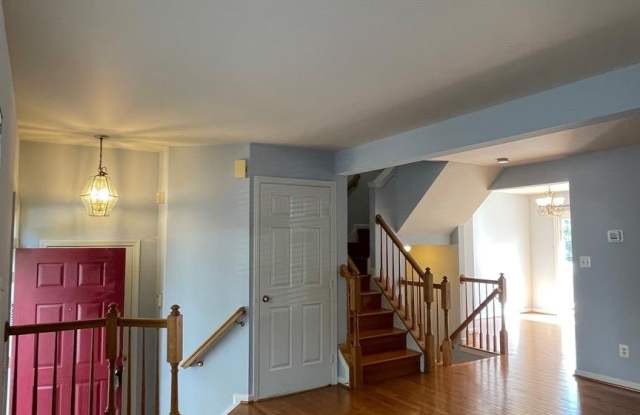 23065 POTOMAC HILL Square Gallery 3
