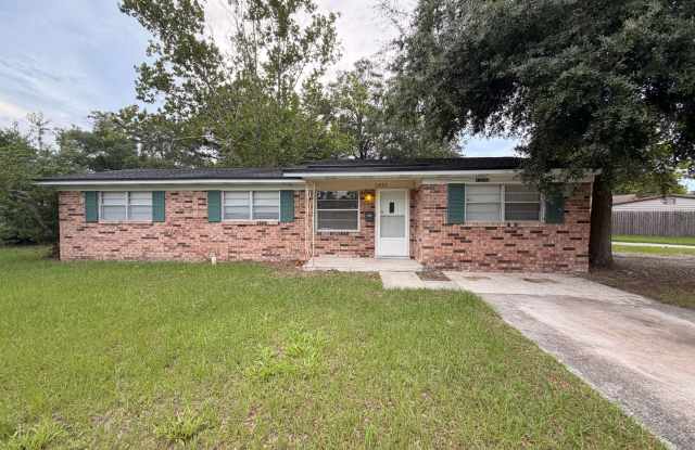 North Jax 3/1.5 Single Family Home! Corner Lot! Pet Friendly! Garage & Storage Space! photos photos