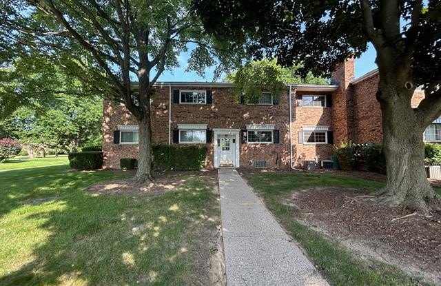 683 E FOX HILLS Drive photos photos