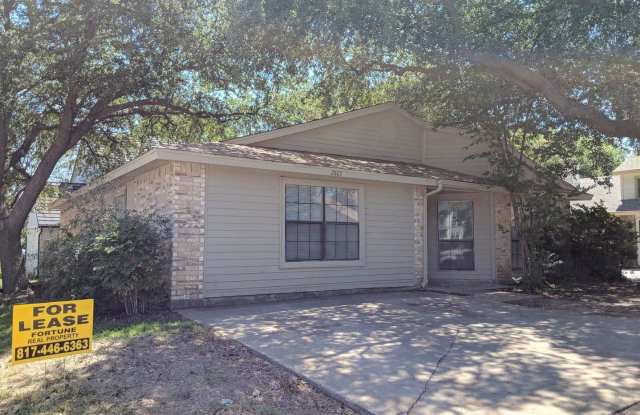 2805 Clovermeadow Dr. - 2805 Clovermeadow Drive, Fort Worth, TX 76123