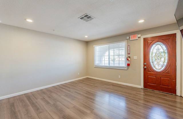 Ready to Move In - FIVE Bedrooms! Gallery 3