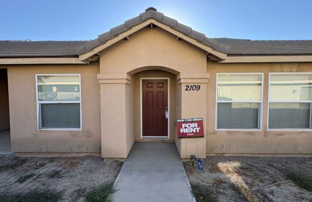 Tulare unit Near Shopping Center Available Now! Gallery 1