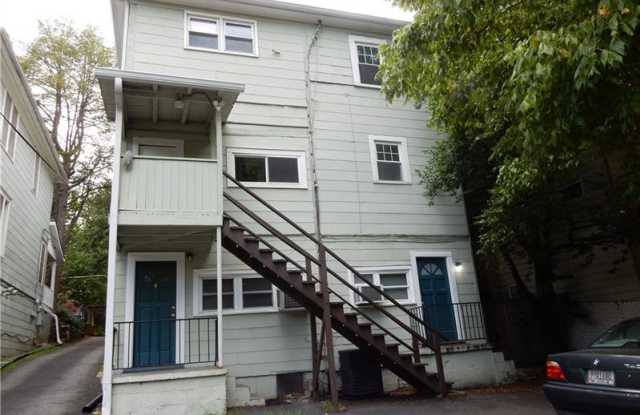 699 MYRTLE Street NE Gallery 2