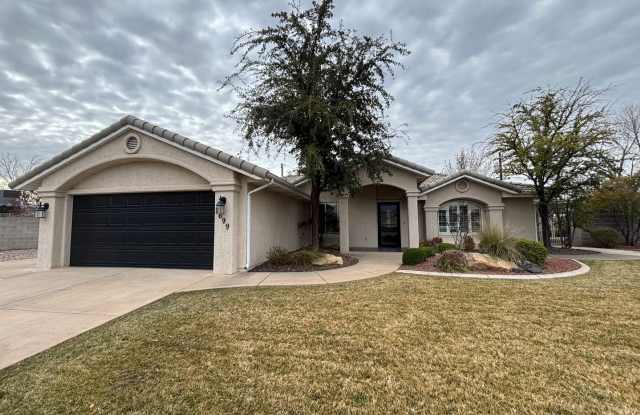 SPACIOUS HOME FOR RENT! - 2699 Crestview Drive, Santa Clara, UT 84765