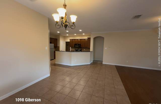 1098 Giberson Wy Gallery 3