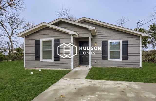 1401 Wesley Street - 1401 Wesley Street, Greenville, TX 75401