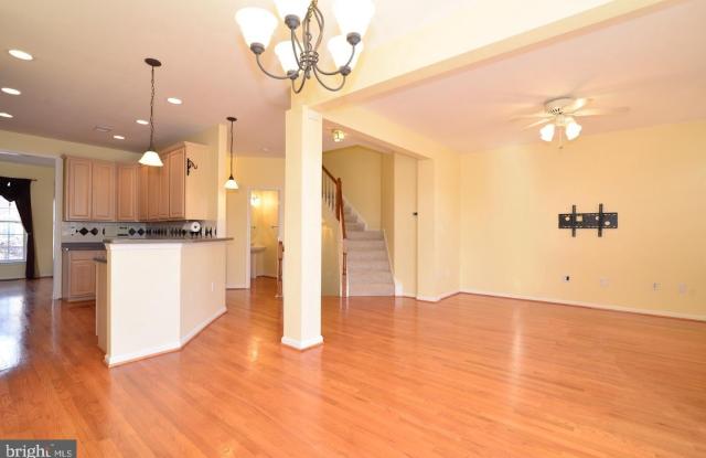 43799 MAISON BLANC Square Gallery 2