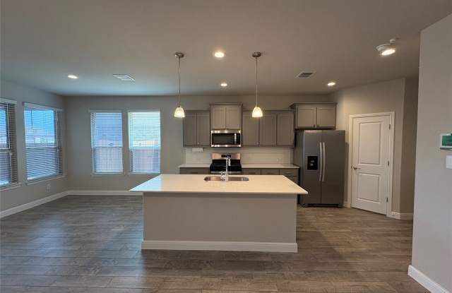 5291 Crystal Lake Avenue Gallery 4