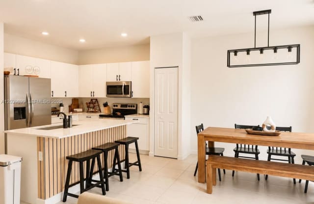 452 NW 203rd Terrace 452, Miami Gardens, FL 33169 - 3472 Gallery 1