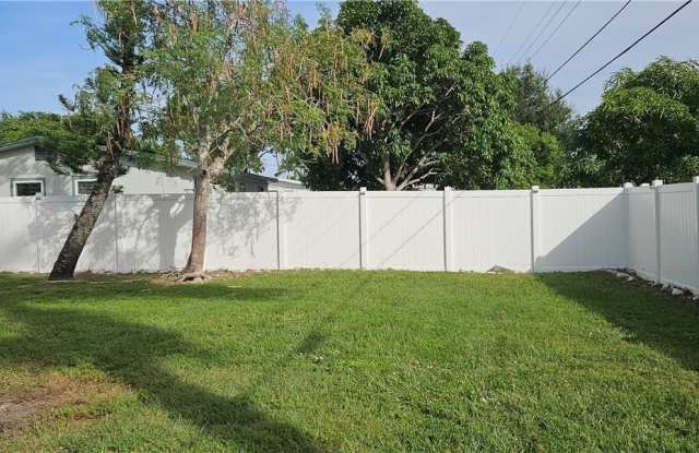 1626 Grace Avenue Gallery 1