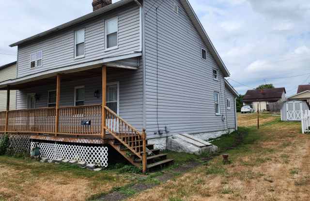 Available NOW! 1 Bed 1 Bath Home Gallery 1