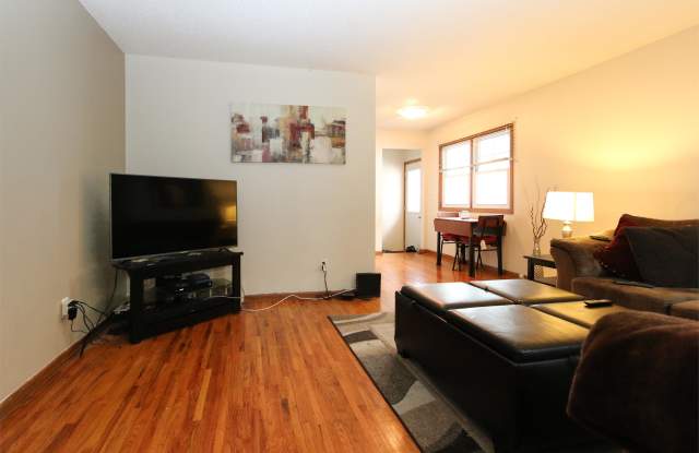 3235 South 39th Avenue - 1 Gallery 4