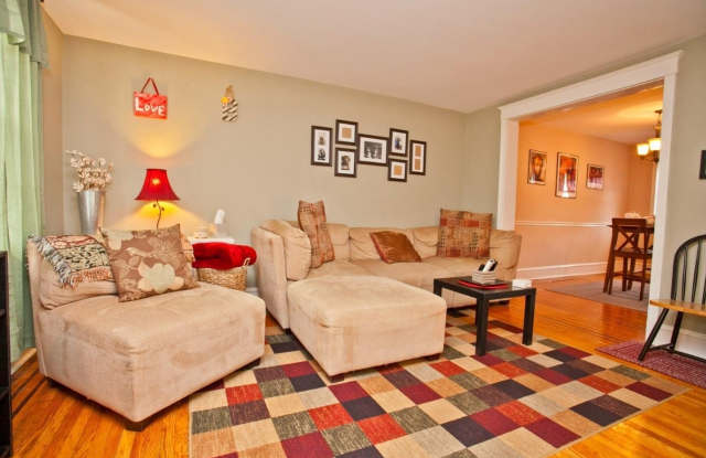 3351 AINSLIE STREET photos photos
