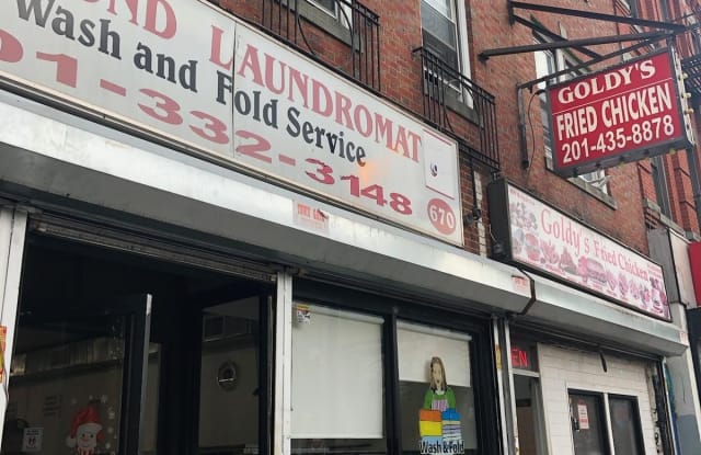 670 BERGEN AVE - 670 Bergen Avenue, Jersey City, NJ 07304