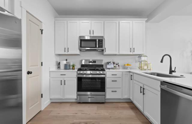 6 WEEKS FREE- New 3-bed2.5-bath Ivory Townhome Available! Gallery 3