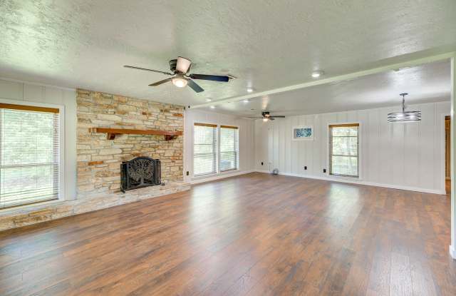795 Loop 393 Gallery 3