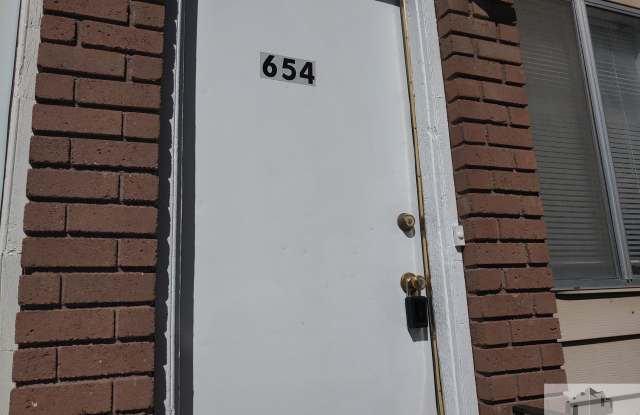 656 North 400 West Gallery 4