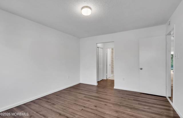 130 E Holly Lane Gallery 3