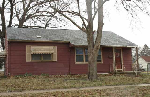 3 Bedroom, 1 Bath Single Family Home located at 700 Kern St Waterloo, IA photos photos