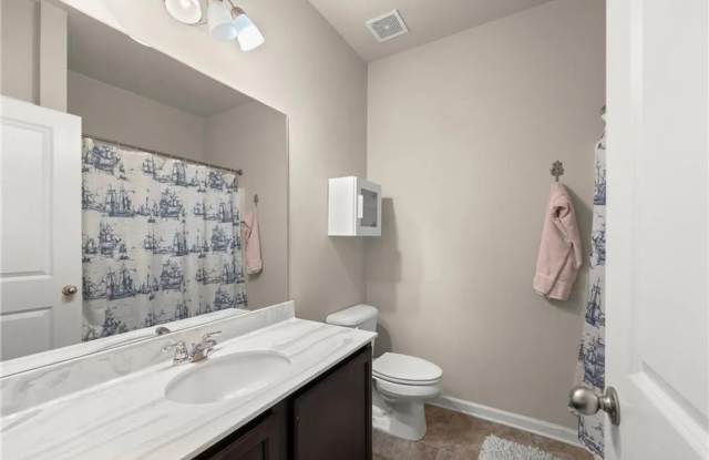 Room in 4 Bedroom Home at Chatham Ridge Dr Gallery 3