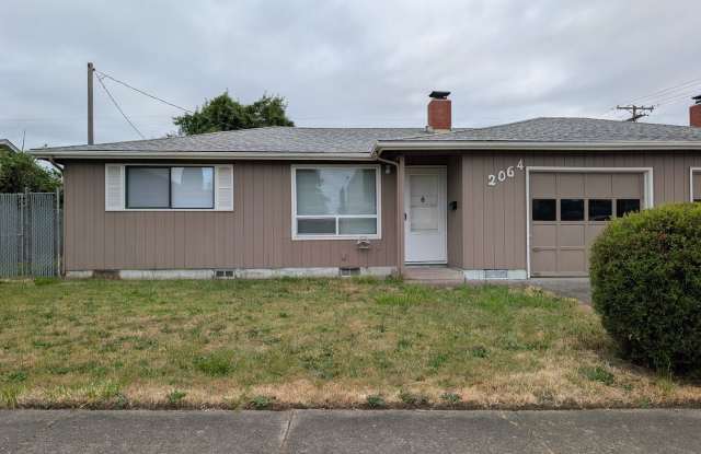 Great 2 bed/1 bath duplex in Springfield photos photos