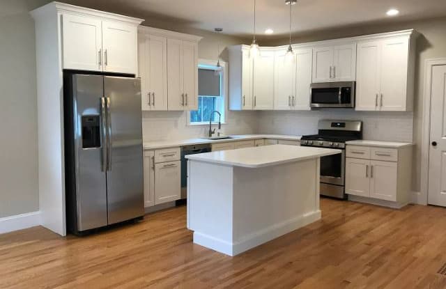 33 Melbourne Avenue - 33 Melbourne Avenue, Newton, MA 02460