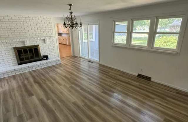 3 Bedroom | 2 Bath | 2 Car Garage  | Pets Welcomed! Gallery 3