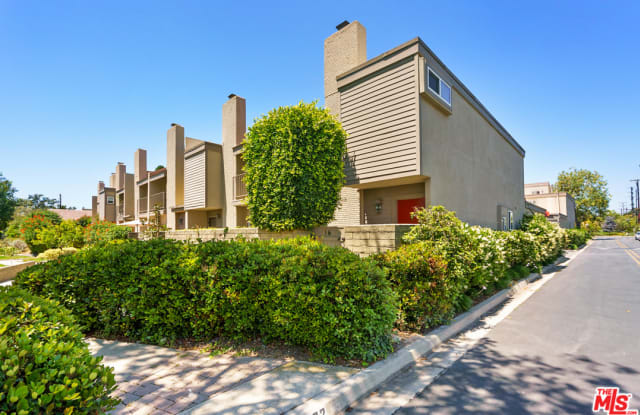 16 VILLAGE PARKWAY - 16 Village Parkway, Santa Monica, CA 90405