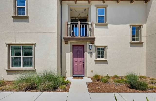 Beautiful 2 Bedroom Townhome - Available Now! Gallery 3