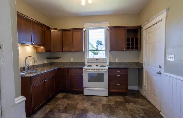 634 W Buckeye Ave photos photos