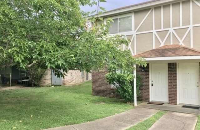 207 Matt Plaza - 207 Matt Place, Grand Prairie, TX 75051