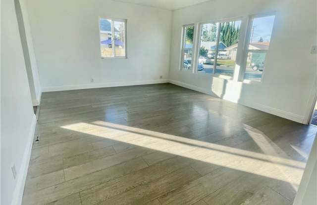 11648 205th Street Gallery 2